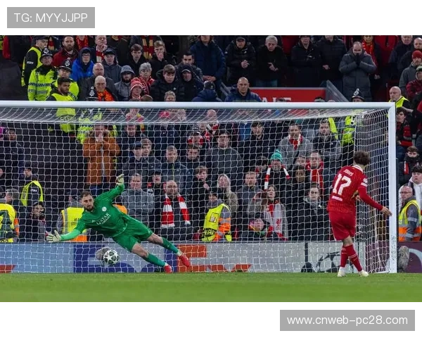 斯特拉斯堡vs巴黎VAR判罚点球，半场转折